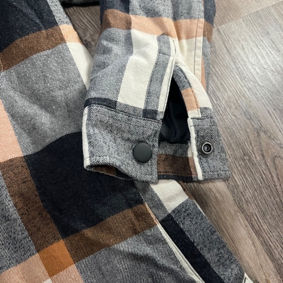 Gorgeous fur lined shacket size large - Picture 5 of 6